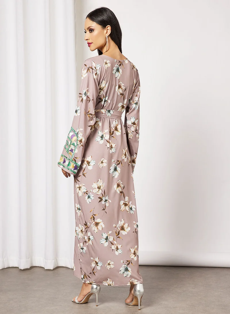 Hayat Jalabiya With Arrow Like Shaped Embroidery With Belt