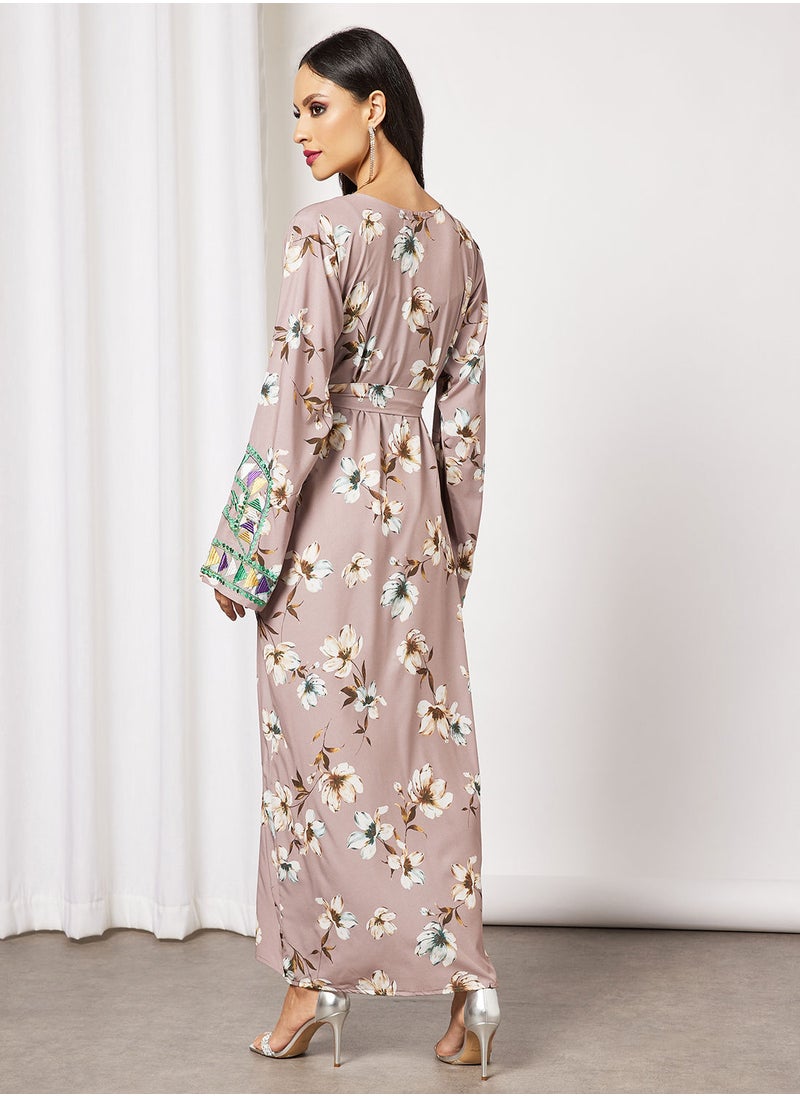 Hayat - Jalabiya With Arrow Like Shaped Embroidery With Belt - Image 1