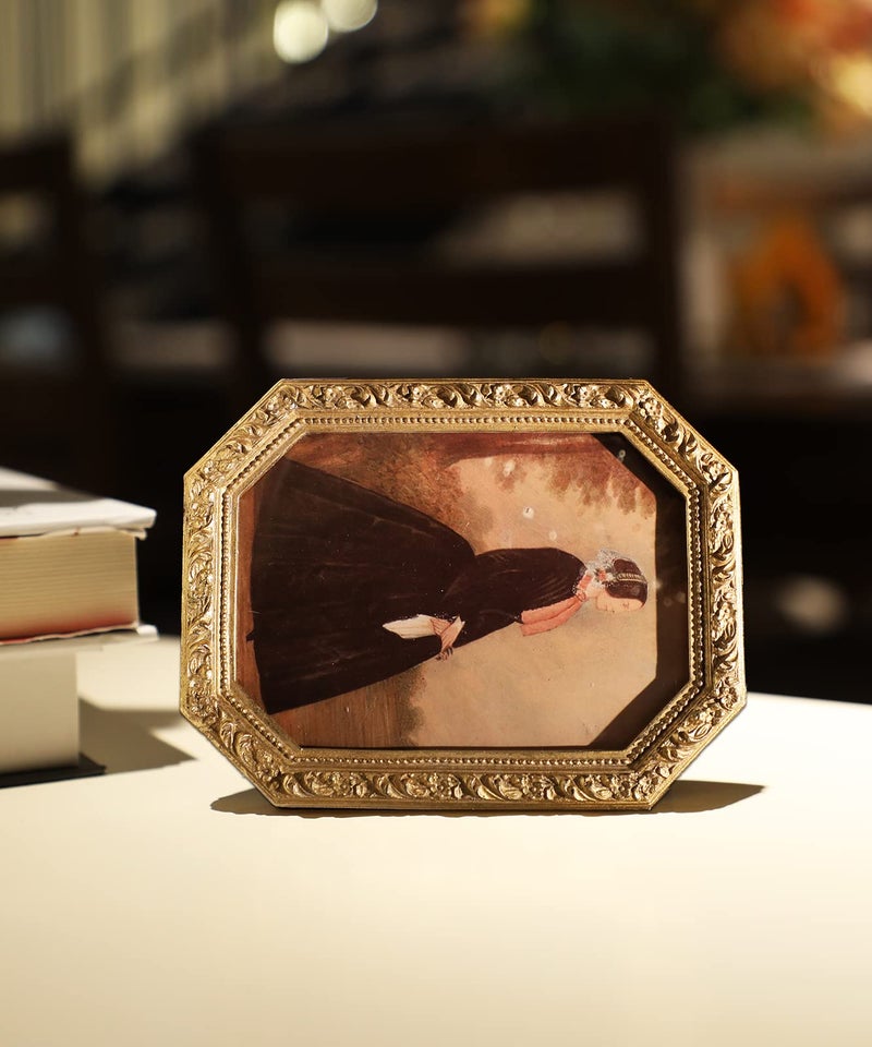 YULINK 4x6 Vintage Picture Frame  Antique Ornate Gold Octagon Photo Frame  for Tabletop and Wall Display  Decorative Retro Home Decor  Old Fashioned Photo Gallery Art - Image 3
