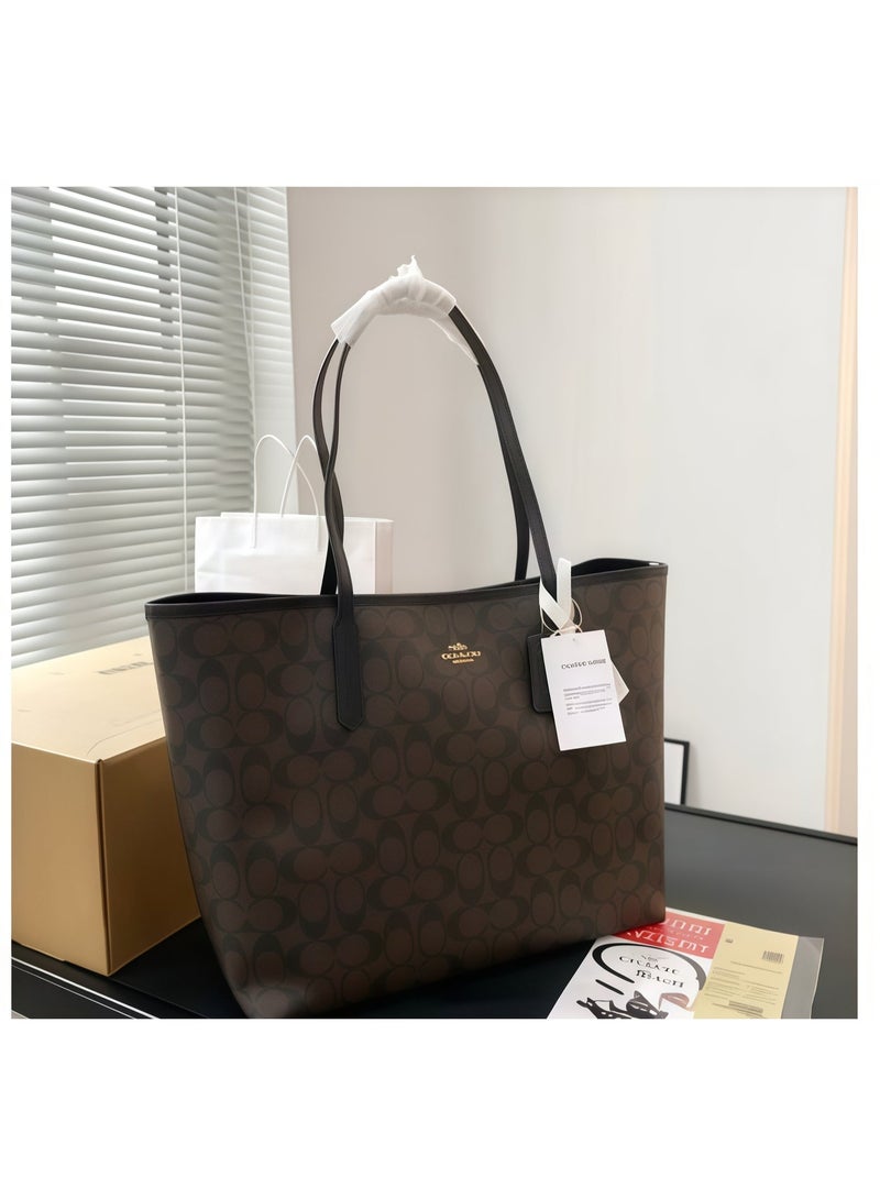 كوتش اوت ليت حقيبة يد كوتش أوتليت كوتش سيتي بتصميم قماش العلامة التجارية للنساء، حقيبة عصرية متعددة الاستخدامات بسعة كبيرة، حقيبة يد كبيرة الحجم يمكن حملها باليد أو على الكتف - Image 1