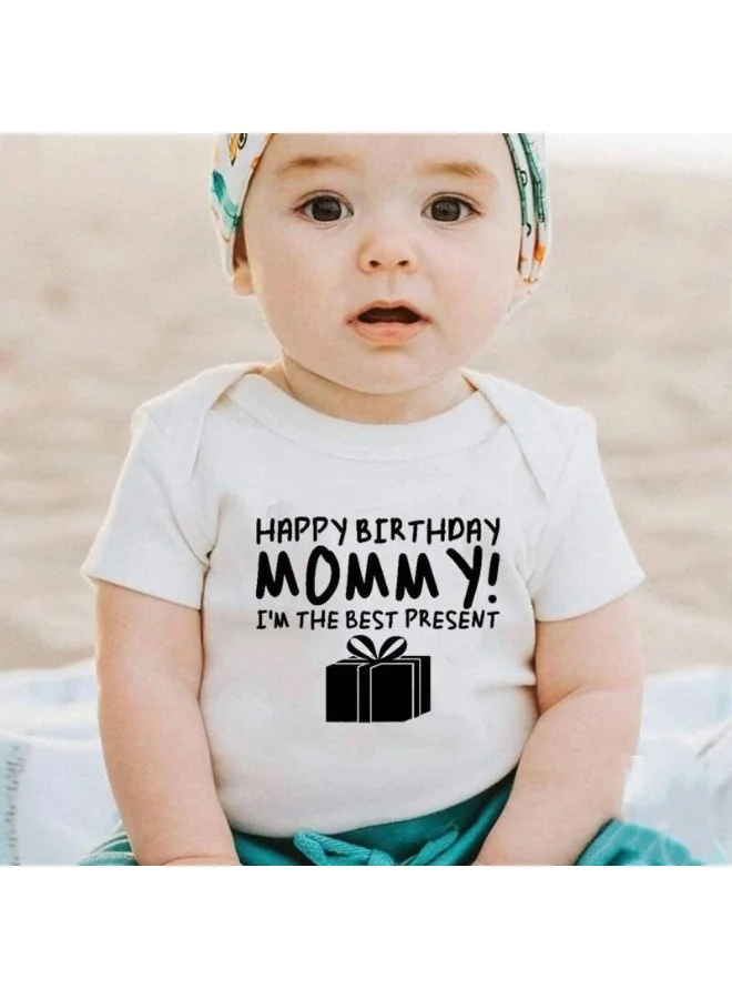 ماتشينج فاميلي اوتفيتس بدلة طفل قطنية بطباعة "عيد ميلاد سعيد يا أمي" – بدلة مطبوعة ناعمة وقابلة للتنفس للمواليد الجدد، مثالية كزي عيد ميلاد للطفل، وكهدية لحفلات استقبال المواليد، وملابس يومية لطيفة