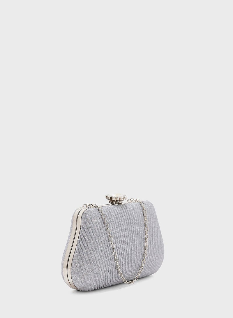 ايلا شنطة كلاتش لامعة بحمالة كتف - Image 3