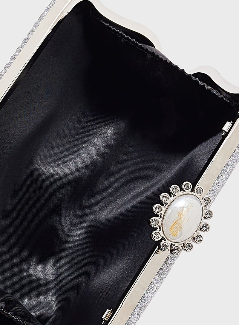 ايلا شنطة كلاتش لامعة بحمالة كتف - Image 5