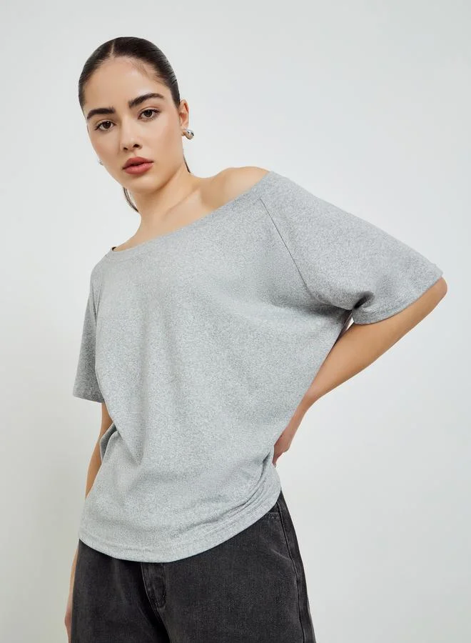 ستايلي تيشرت واسع مكشوف الكتفين