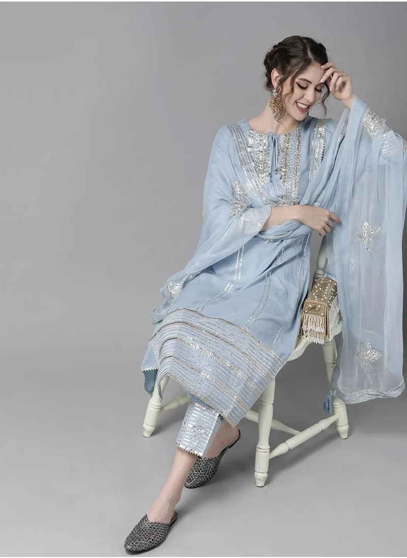 آي شين Blue Kurta Set Straight Fit 3/4 Sleeve Sleeve made from Poly Silk featuring Self Design design and Round Neck neckline - Perfect for Ethinic!