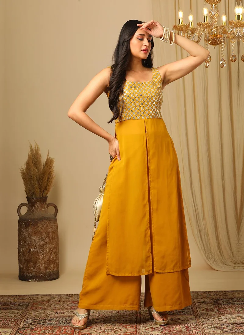 جلو باص كنزة نسائية مطرزة بالزهور بفتحة جانبية عالية مع بنطلون بالازو مرصع بالترتر