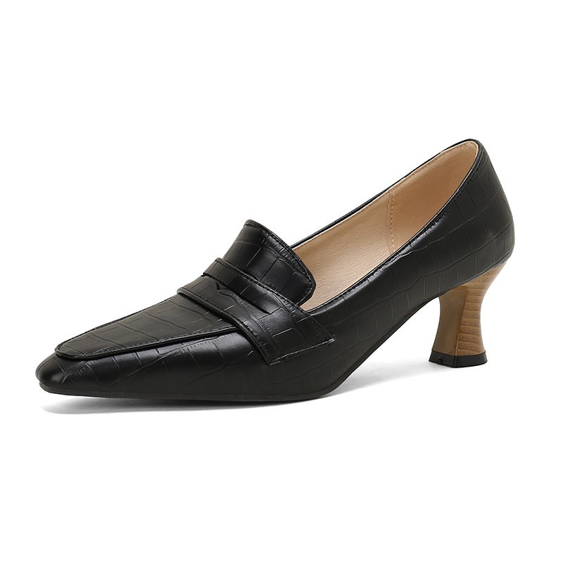 Model 2024 Spring Mid-Heel Shallow Pointed 32-50 Super Plus Size Low-Top Fashion Single Shoes For Women - Image 1