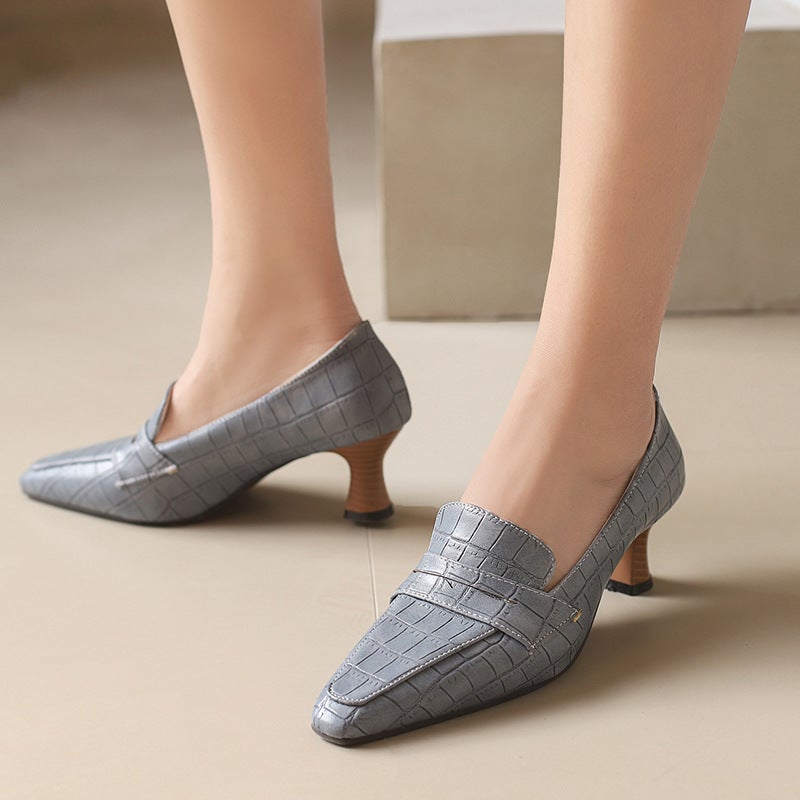 Model 2024 Spring Mid-Heel Shallow Pointed 32-50 Super Plus Size Low-Top Fashion Single Shoes For Women - Image 2