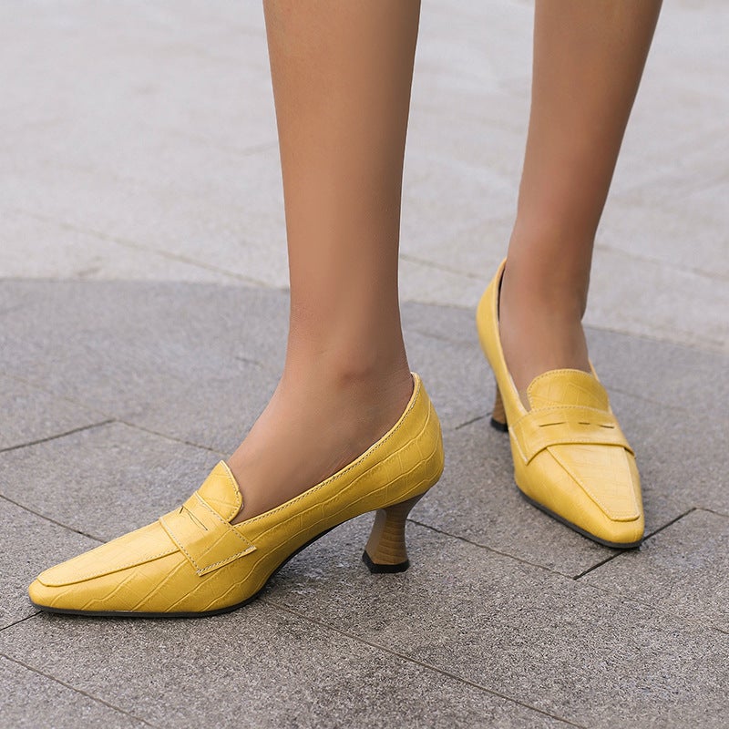 Model 2024 Spring Mid-Heel Shallow Pointed 32-50 Super Plus Size Low-Top Fashion Single Shoes For Women - Image 5