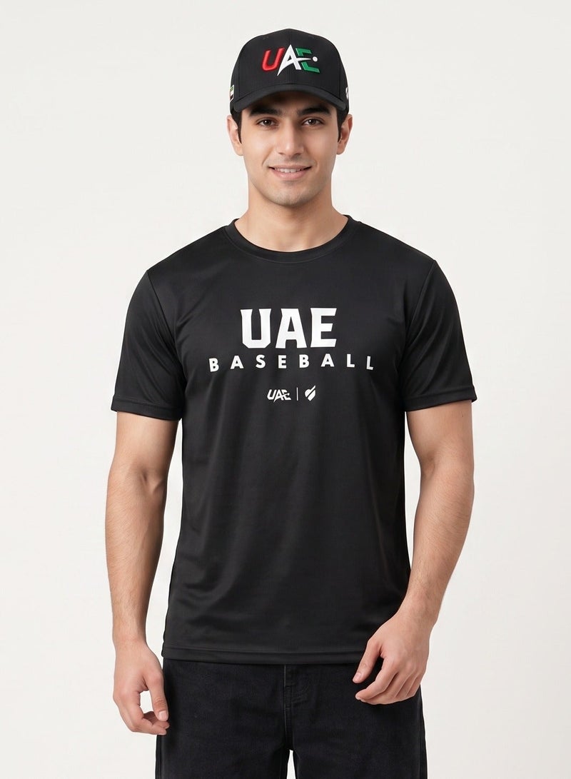 Baseball United تي شيرت أسلوب حياة للرجال من فريق الإمارات الوطني للبيسبول - Image 1