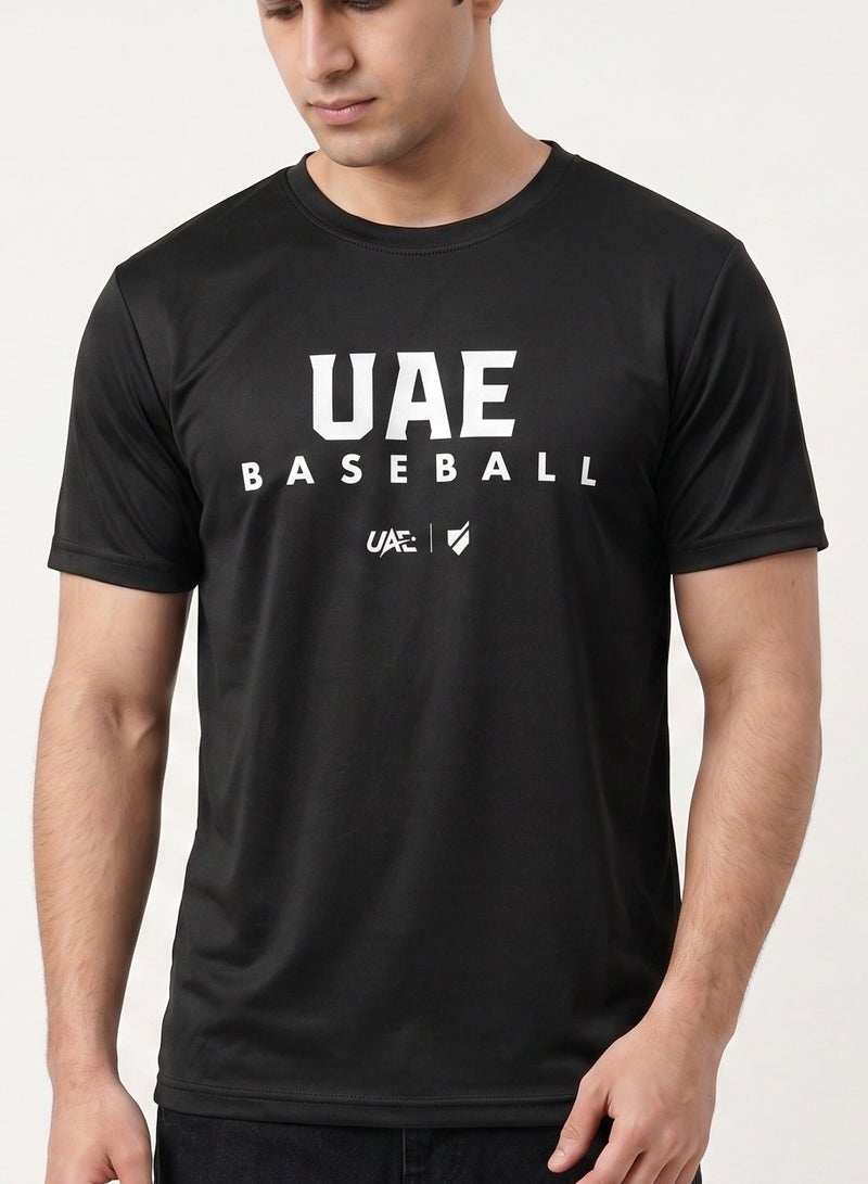 Baseball United تي شيرت أسلوب حياة للرجال من فريق الإمارات الوطني للبيسبول - Image 2