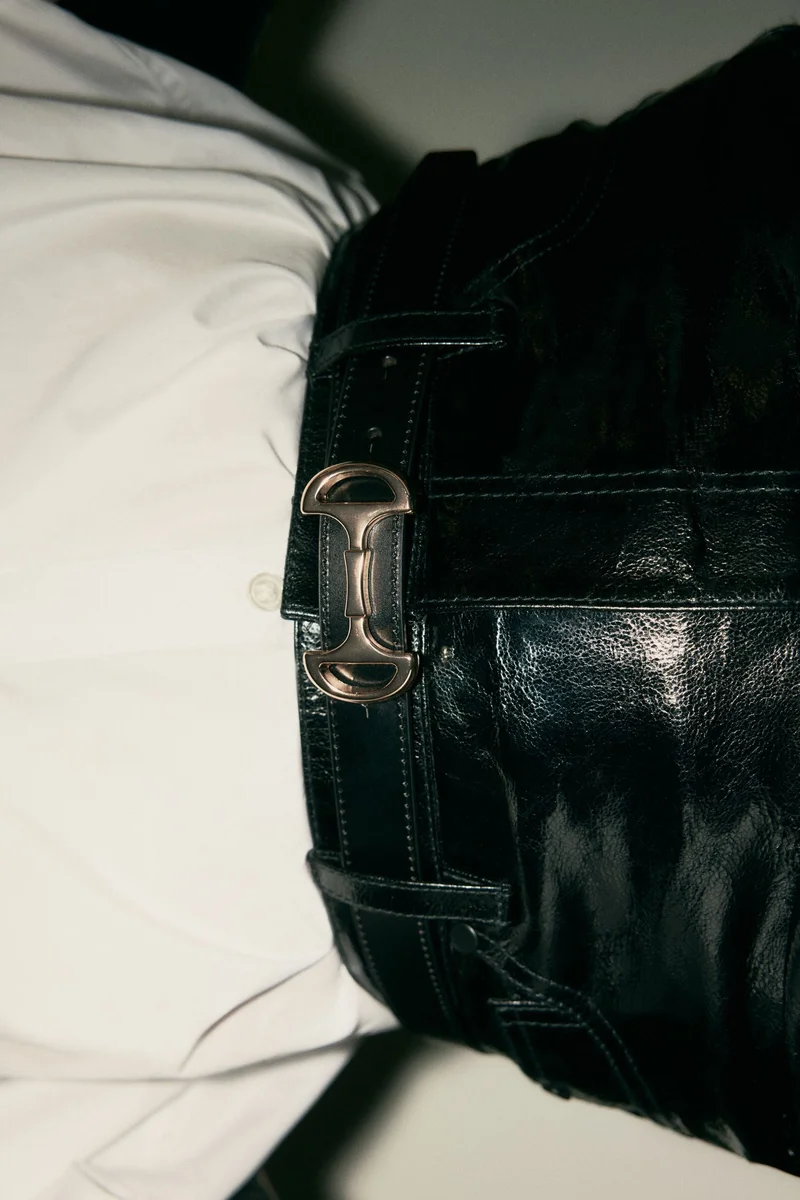 اتش اند ام حزام جلد