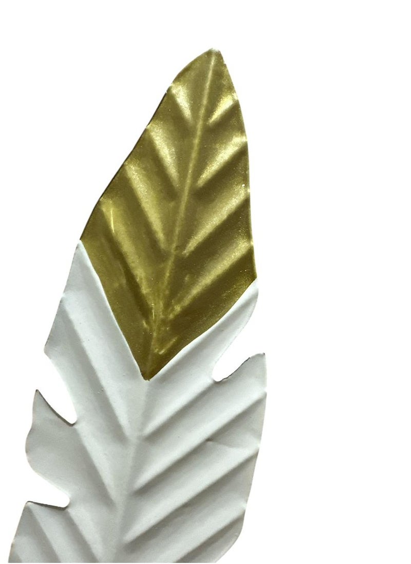 Generic - A decorative piece in the shape of a leaf, made of durable, high-quality metal - Image 1
