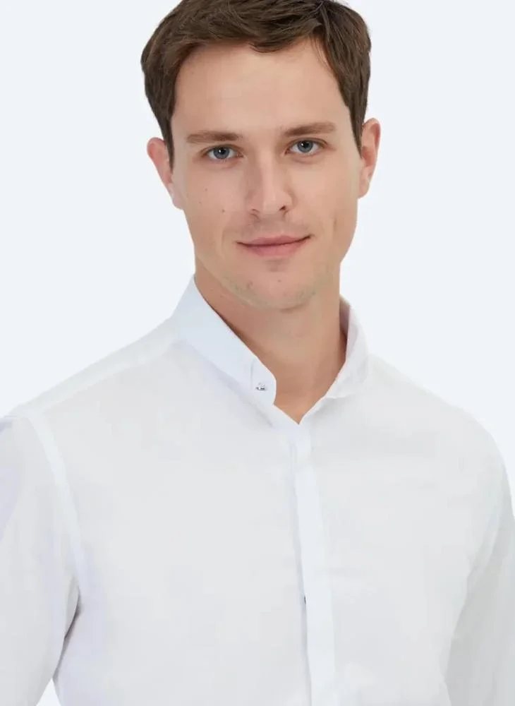 كيب قميص أبيض بقصة عادية، مصنوع من القطن الكلاسيكي بنسبة 100%