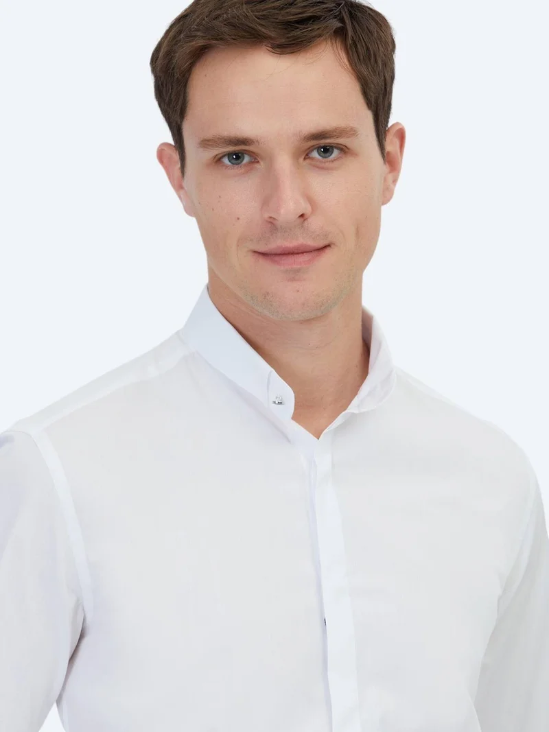 كيب قميص أبيض بقصة عادية، مصنوع من القطن الكلاسيكي بنسبة 100%