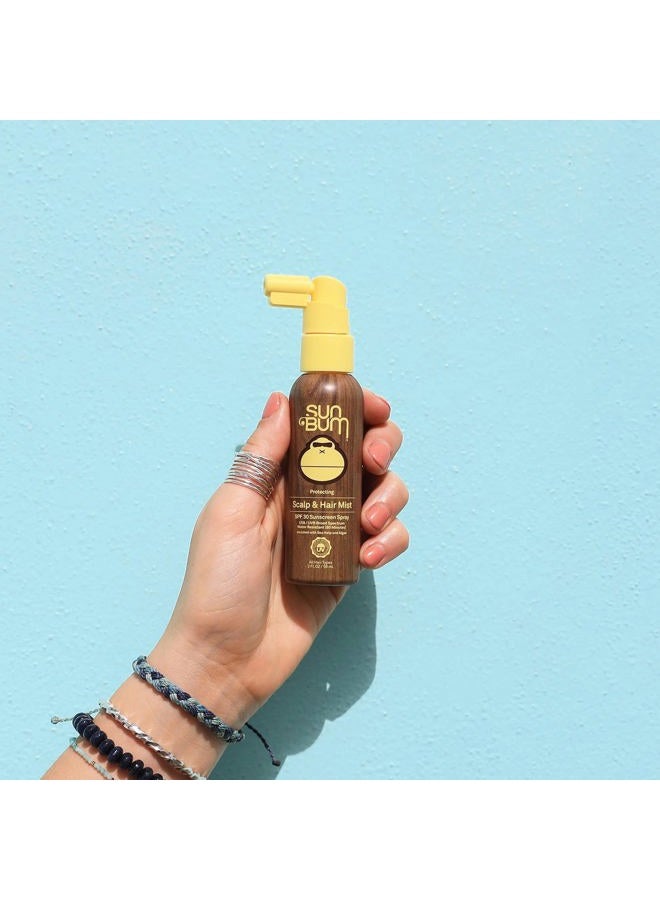 Sun Bum رذاذ واقي شمس أصلي SPF 30 لفروة الرأس والشعر | نباتي ومتوافق مع قانون هاواي 104 (خالي من أوكتينوكسات وأوكسي بنزون) | رذاذ واقي من الشمس واسع الطيف UVA/UVB مع فيتامين E | 2 أونصة - Image 4