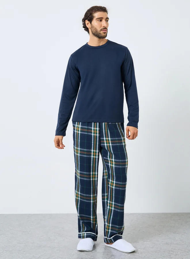 Styli Styli Family Pyjamas - Men Long Sleeve T-Shirt and Checked Pyjama Set