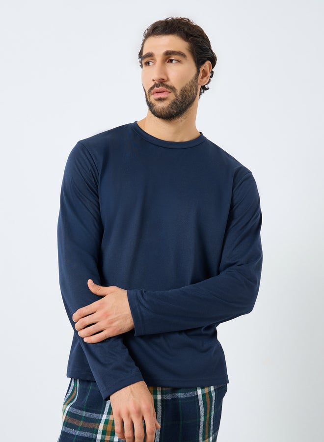 ستايلي طقم بيجاما من بنطال بطبعة مربعات وتيشيرت سادة بأكمام طويلة - Image 2