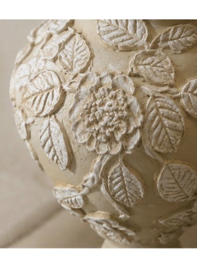 An antique masterpiece decorated with embossed paste - Image 4