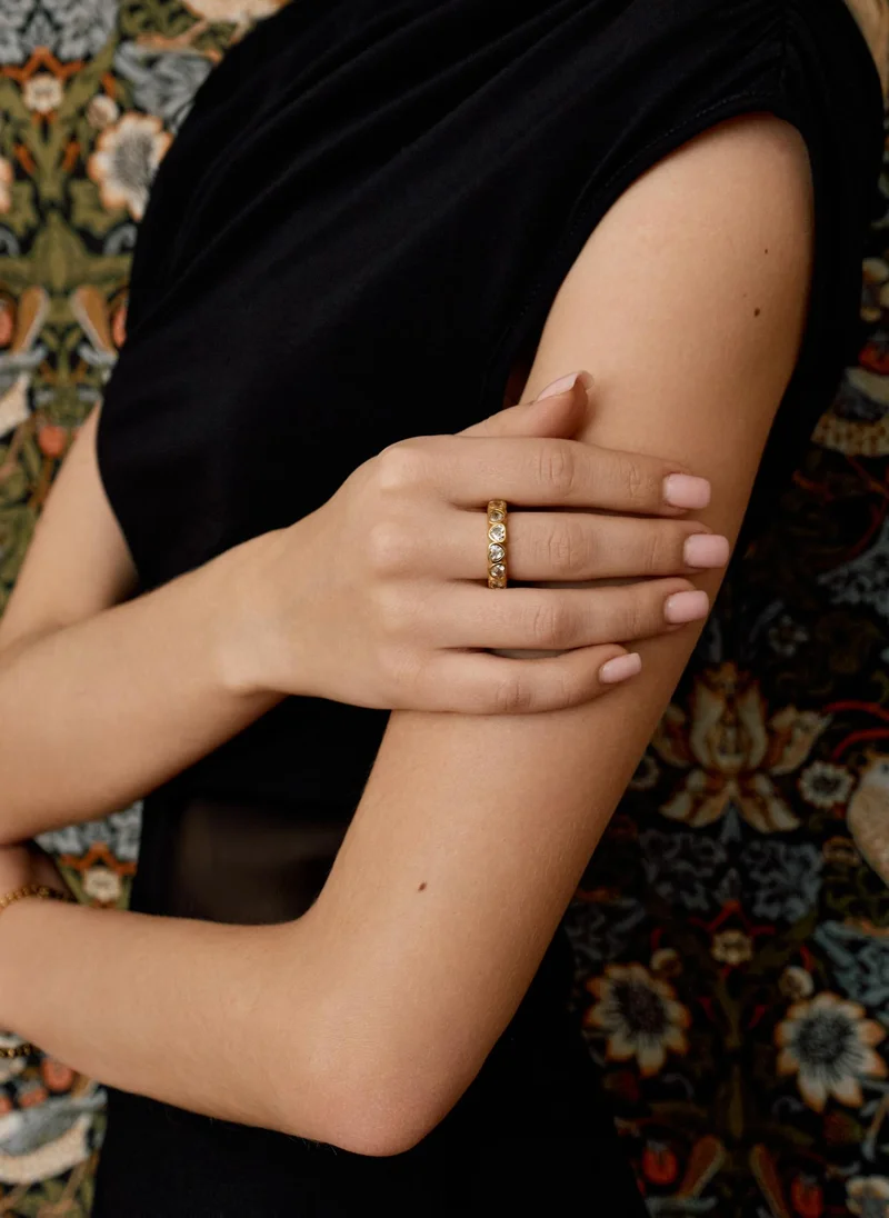 Lichi Ring with heart-shaped zircons