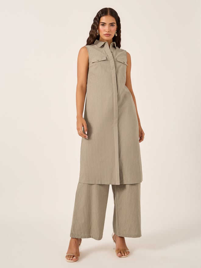 Styli Styli Stiped Sleeveless Button-Down Tunic and Wide Leg Pants Co-Ords  - Image 2