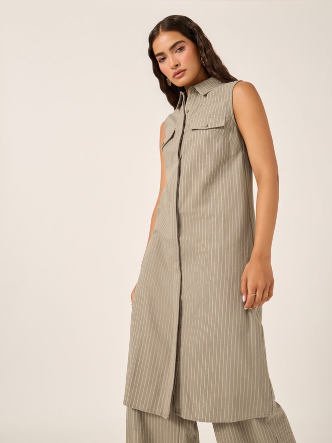 Styli Styli Stiped Sleeveless Button-Down Tunic and Wide Leg Pants Co-Ords  - Image 3