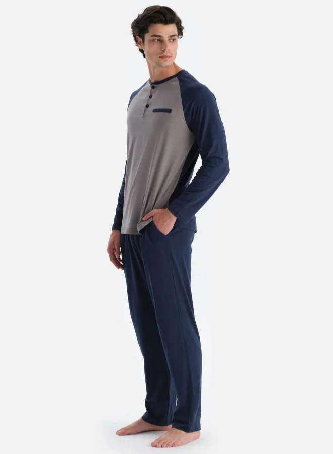 داجي Slogan Print T-shirt & Trousers Pajama Set Crew Neck Modal Mid Rise Sleepwear