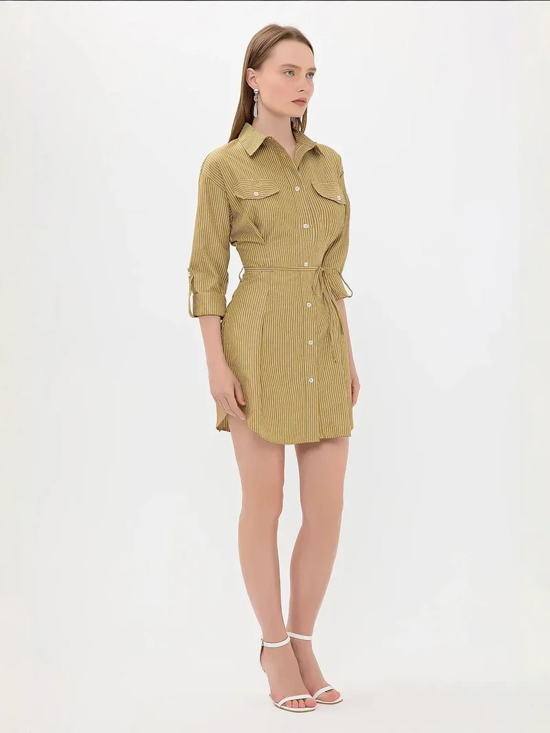 زوبعة فستان قصير منسوج مخطط بأزرار