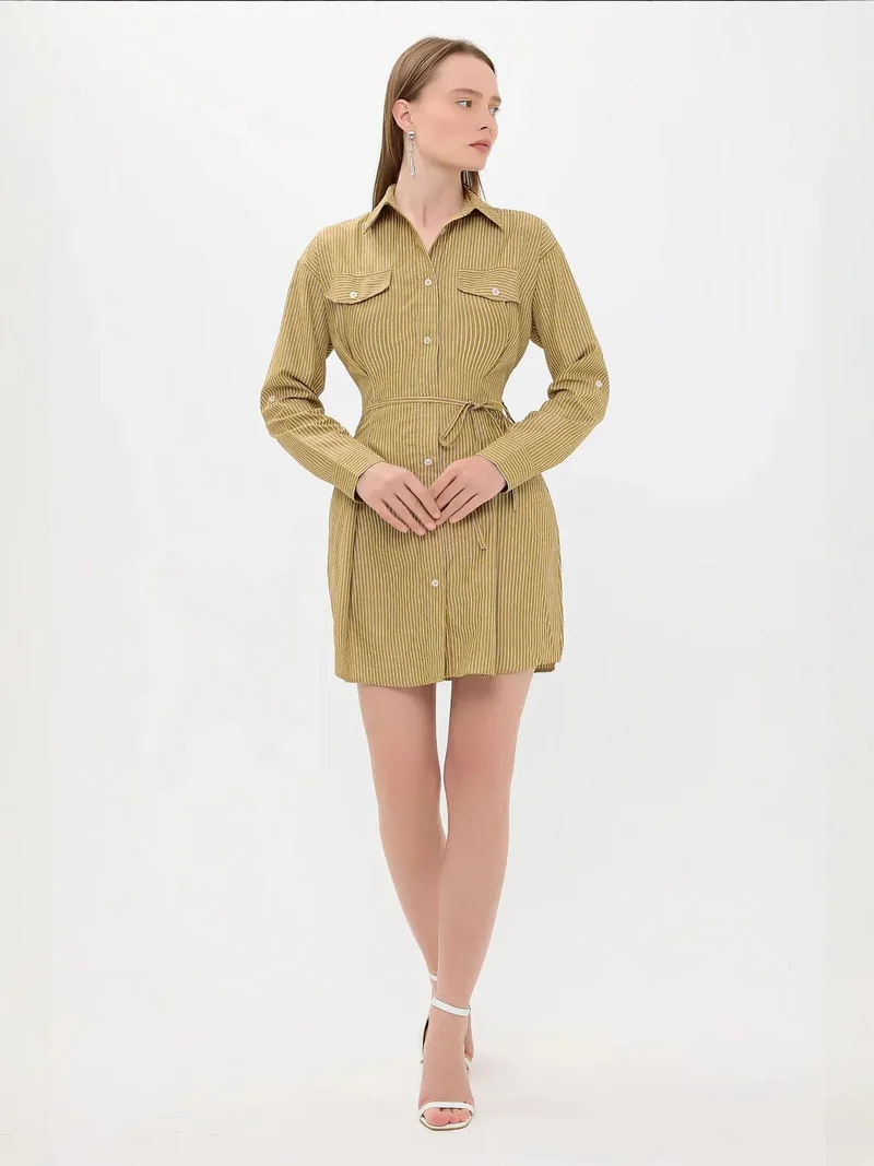 زوبعة فستان قصير منسوج مخطط بأزرار