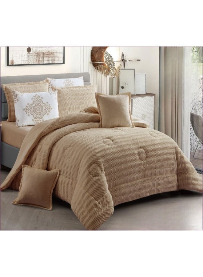 Horse A stylish and soft winter set with a large quilt measuring 230×250 cm, a full elasticized bedspread measuring 200×200 cm, and 4 large pillowcases measuring 55×75 cm for complete warmth and comfort for a more elegant bedroom (choose bedspread size). - Image 1