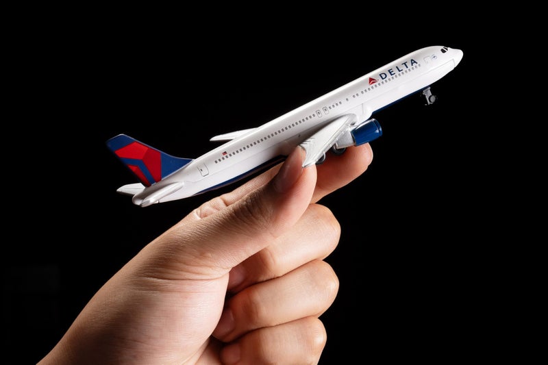 Daron Toy Airplane â€“ Delta Air Lines â€“ Die-Cast Metal Model Airplane Toy with Plastic Parts for Kids Ages 3+ - Image 4