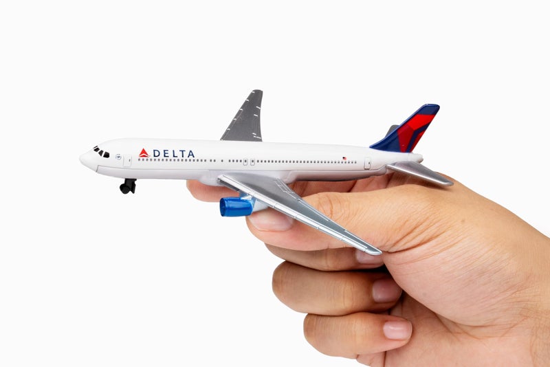 Daron Toy Airplane â€“ Delta Air Lines â€“ Die-Cast Metal Model Airplane Toy with Plastic Parts for Kids Ages 3+ - Image 3