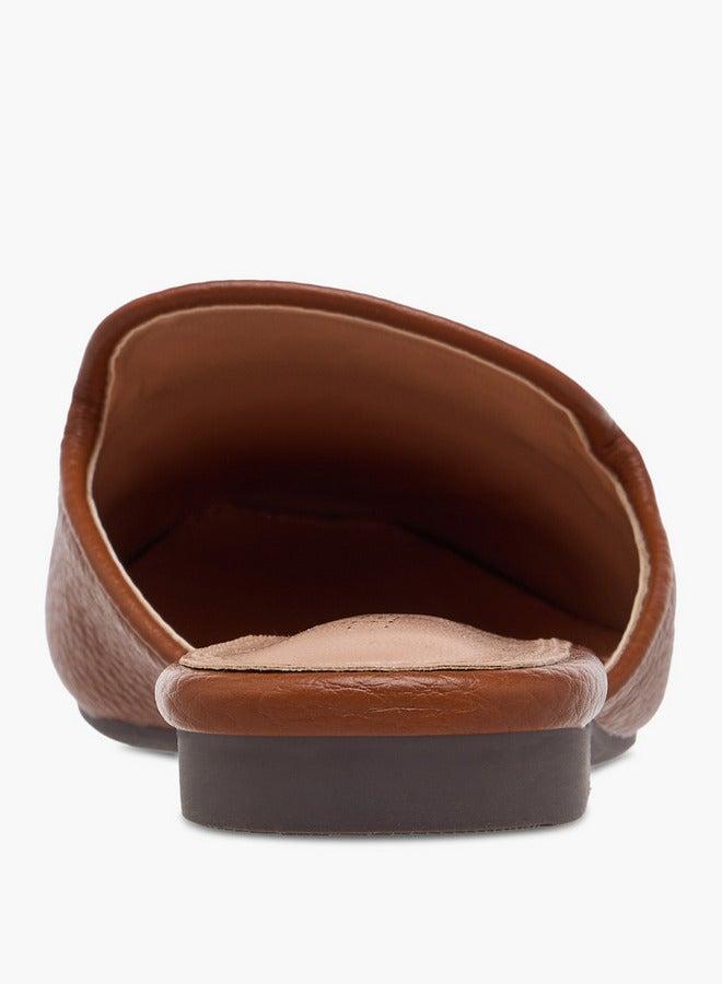 سيليست شباشب نسائية بطبعة شعار الماركة - Image 5