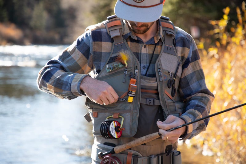 fishpond Flint Hills Men's Fly Fishing Vest - Gravel | Fishing Vests for Men - Image 3