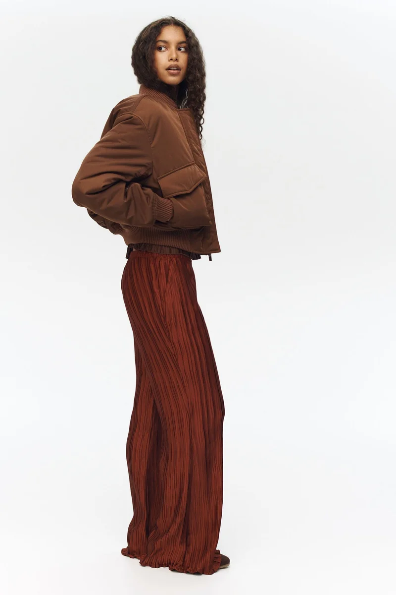 اتش اند ام بنطلون بقماش مجعّد