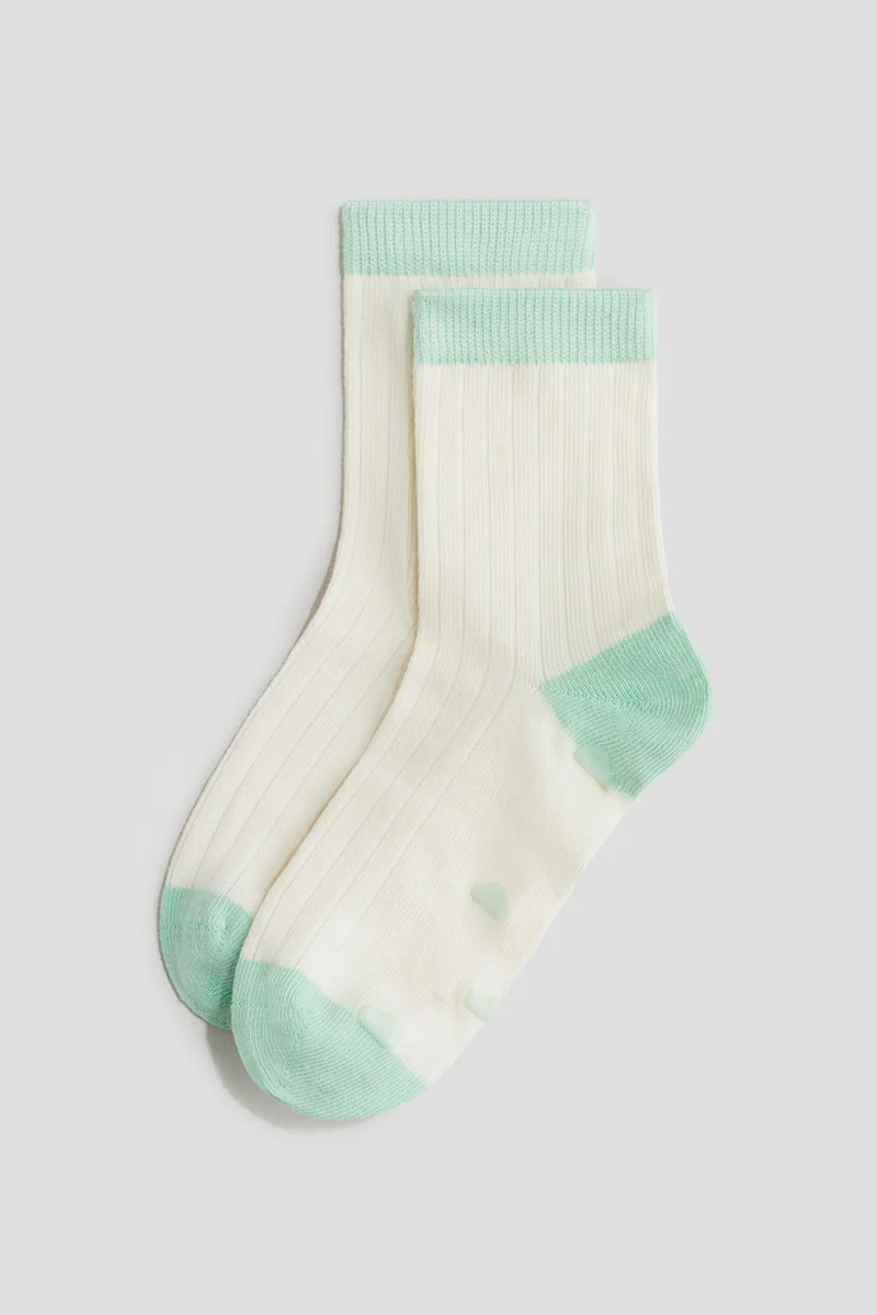 اتش اند ام جوارب مانعة للانزلاق - عبوة من 5 قطع