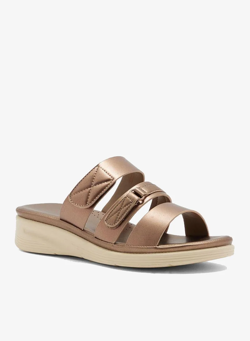 فينتشي صندل بكعب عريض متوسط الارتفاع وأشرطة متعددة