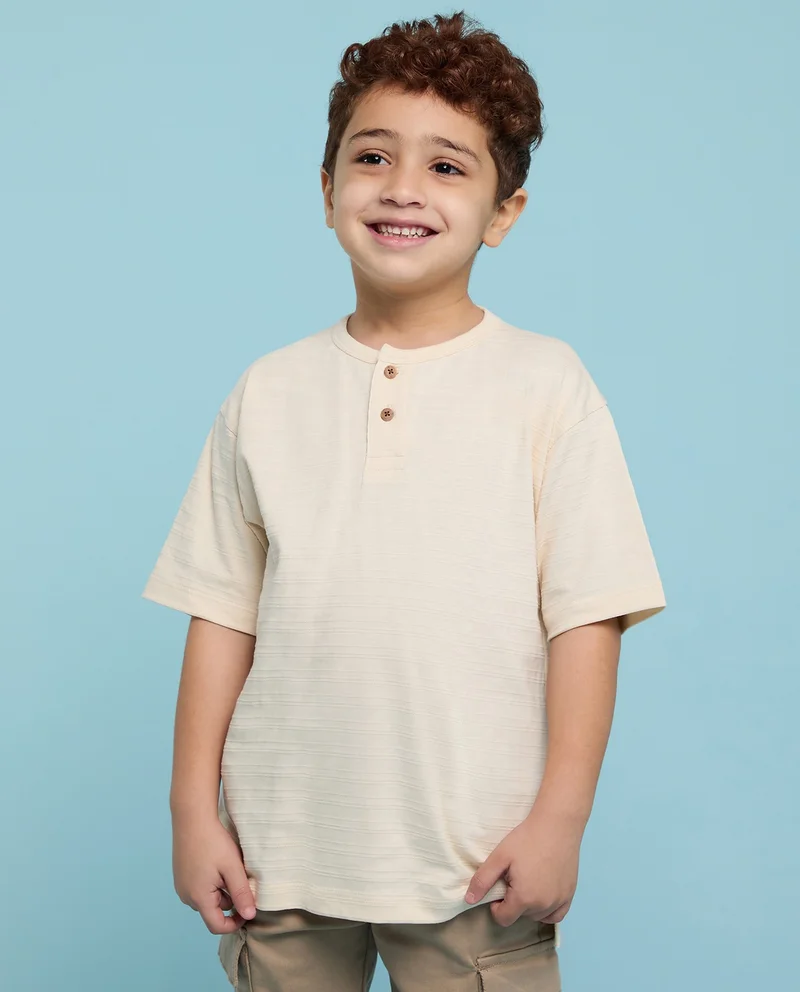 أر أند بي Textured T-Shirt with Henley Neck and Short Sleeves