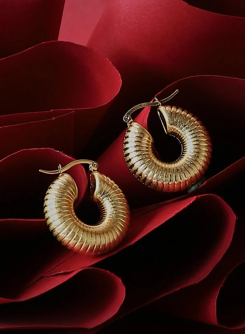 سوهي SOHI Women's The Snake-Ribbed Hoop Earrings For Casual Wear | California  Colour | Alloy Material | Hinge Closure | Metallic Earrings | Hoop Earrings For Women & Girls