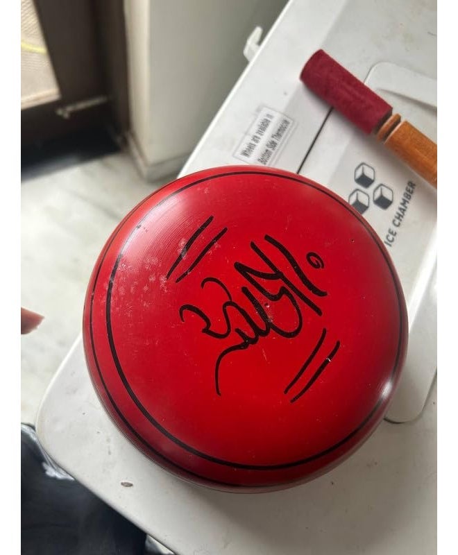 FASHERATI طقم وعاء الغناء التبتي المعدني المطلي يدويًا - أداة موسيقية كبيرة 7" مع مطرقة خشبية - للتأمل واليوغا والشفاء - أوم ماني بادمي هوم السلام (أحمر) - Image 2