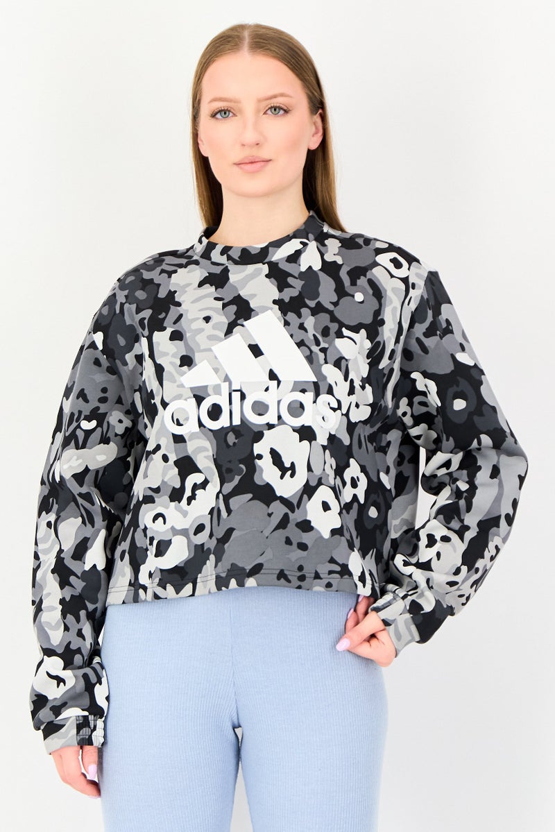 Adidas سويت شيرت رياضي نسائي بأكمام طويلة بتصميم تمويه خارجي، متعدد الألوان - Image 1