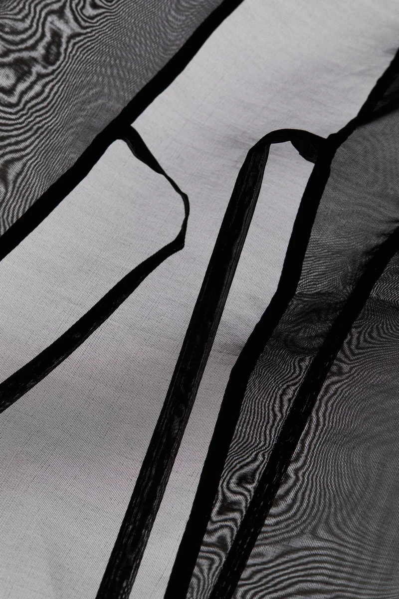 اتش اند ام بلوزة أورغانزا بأكمام منفوخة