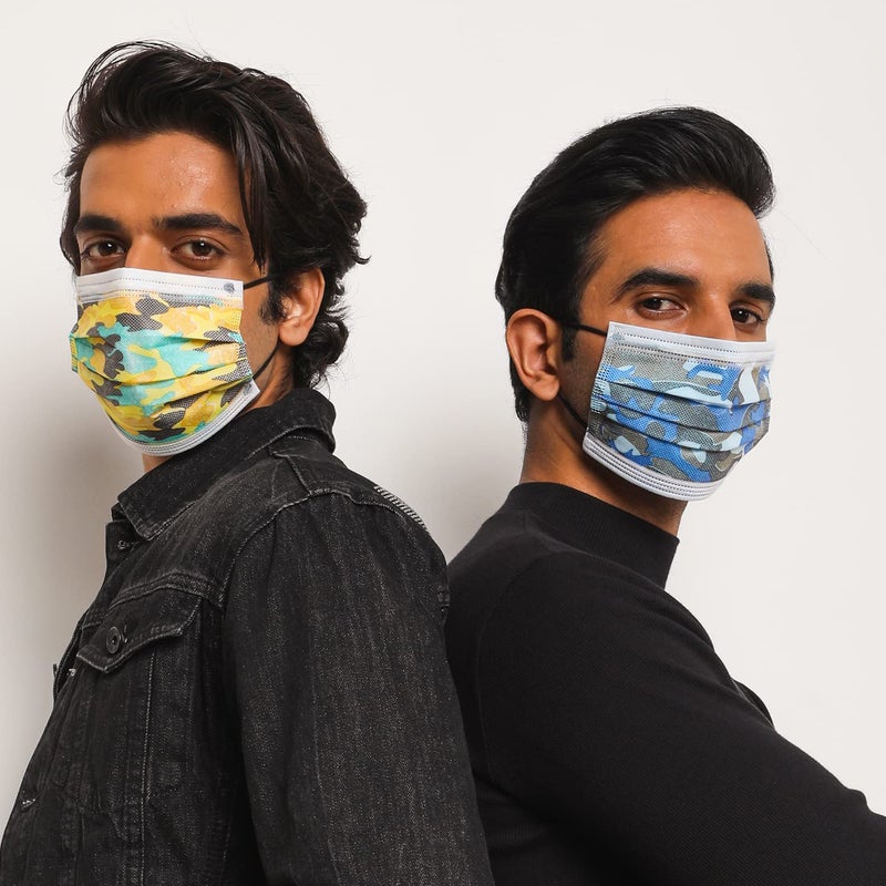 QUARANT قناع وجه مصمم مزدوج من قماش SMMS 4 طبقات مع مشبك أنف وحقيبة سفر قابلة لإعادة الاستخدام، موضة آمنة (تصميم تمويه، عبوة من 50) للجنسين - Image 2