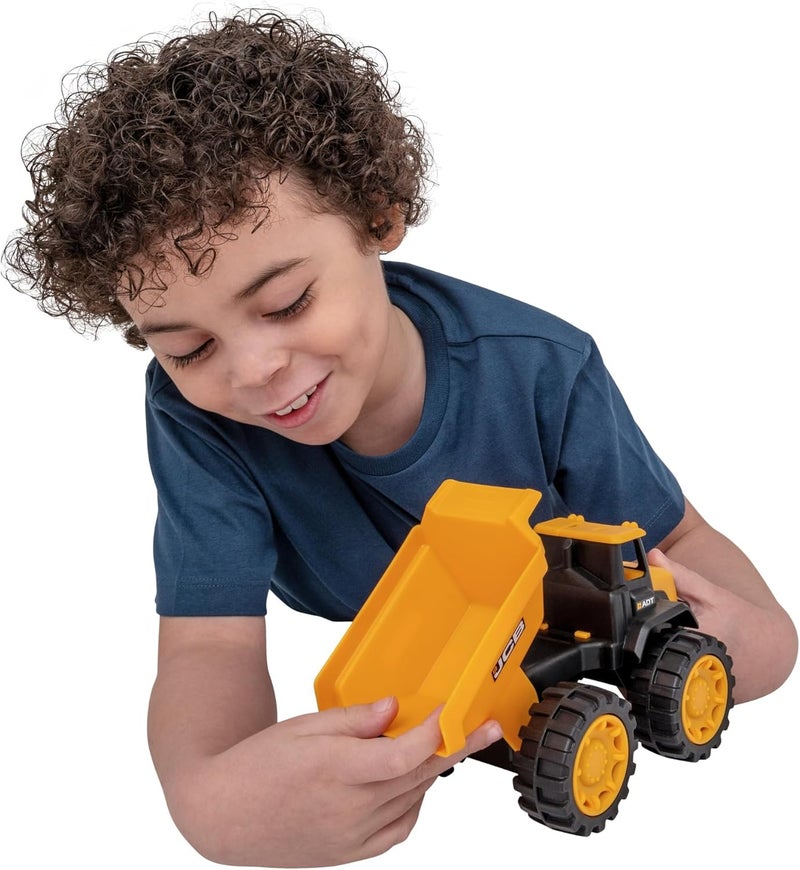 تيم ستيرز مجموعة ألعاب Teamsterz JCB 10 بوصة من شاحنة قلابة مع أدوات الرمل وخوذة هي لعبة تعليمية ممتعة مصممة للأطفال من عمر 3 سنوات فما فوق. - Image 3
