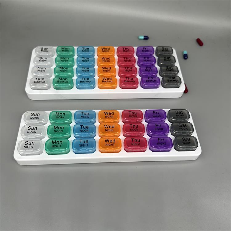Portable 31-Grid Keyboard Small Pill Box Independent Storage Medicine Box Digital Pill Transparent Home Pill Box - Image 4