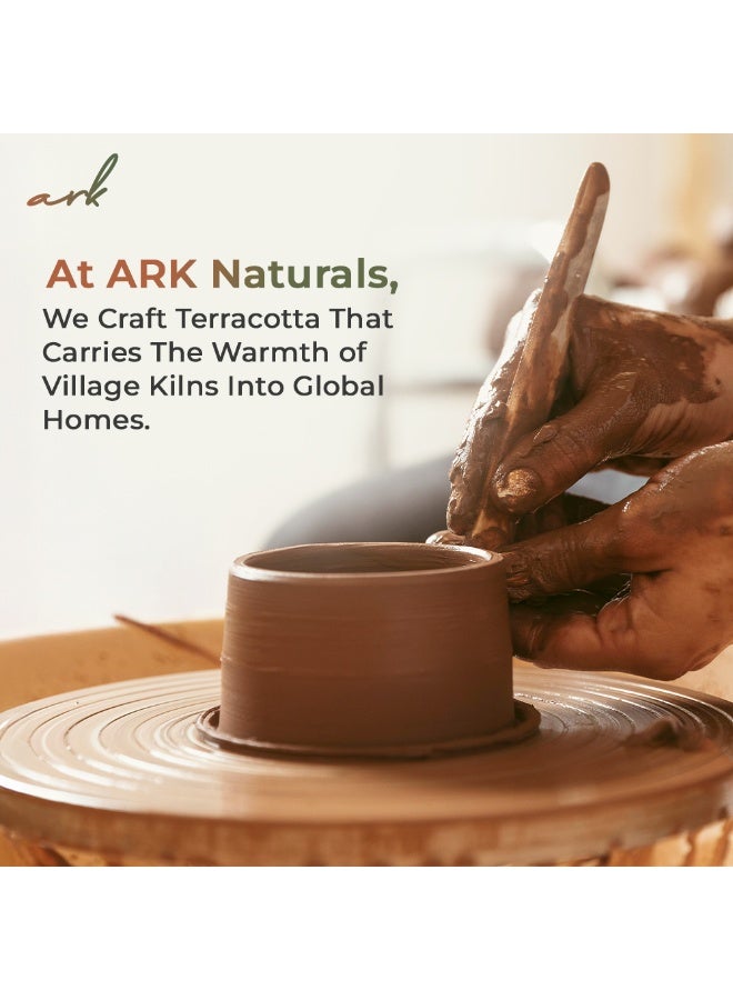 ارك زجاجة ماء من آرك ميزون تيراكوتا | طين طبيعي | زجاجة ترطيب بمقبض وغطاء من الفلين | مطلية يدويًا | تصميم شعبي حرفي | صديقة للبيئة | مستدامة | زجاجة طينية ذاتية التبريد | سعة لتر واحد - Image 5