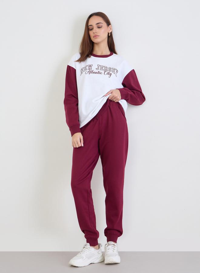 ستايلي طقم بيجاما من جوغر وسويت شيرت طويل بقصة عادية - Image 2