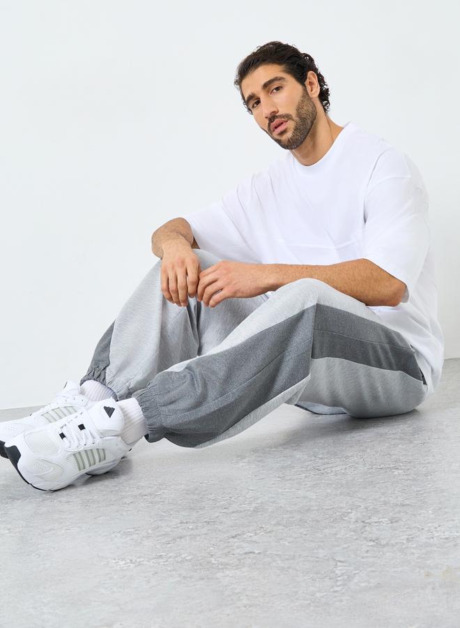 ستايلي بنطلون جوجر ستايلي بقصة مريحة ولونين مع رباط - Image 1