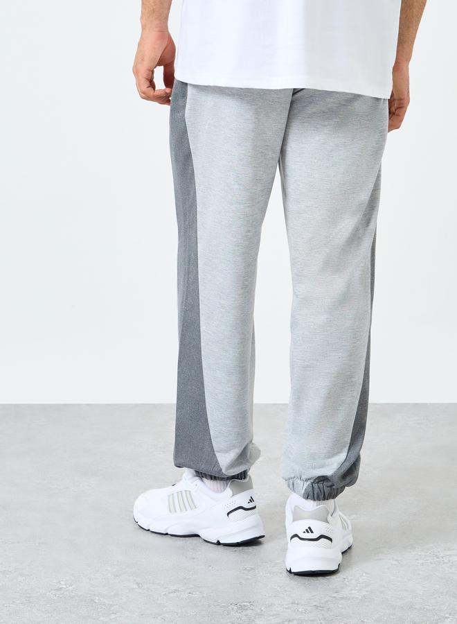 ستايلي بنطلون جوجر ستايلي بقصة مريحة ولونين مع رباط - Image 5