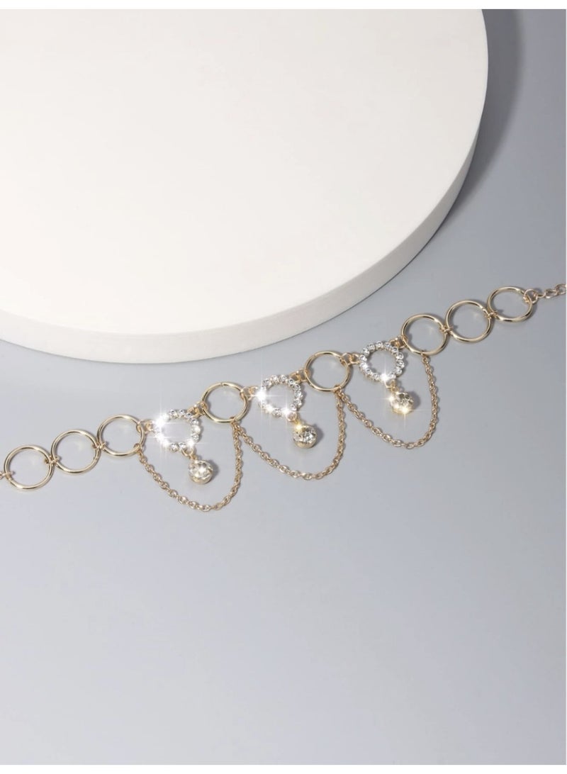 ڤيا خلخال متعدد الطبقات بتفاصيل راين لامعة تمنح القدم لمسة أنثوية راقية بلمعان هادئ. - Image 2